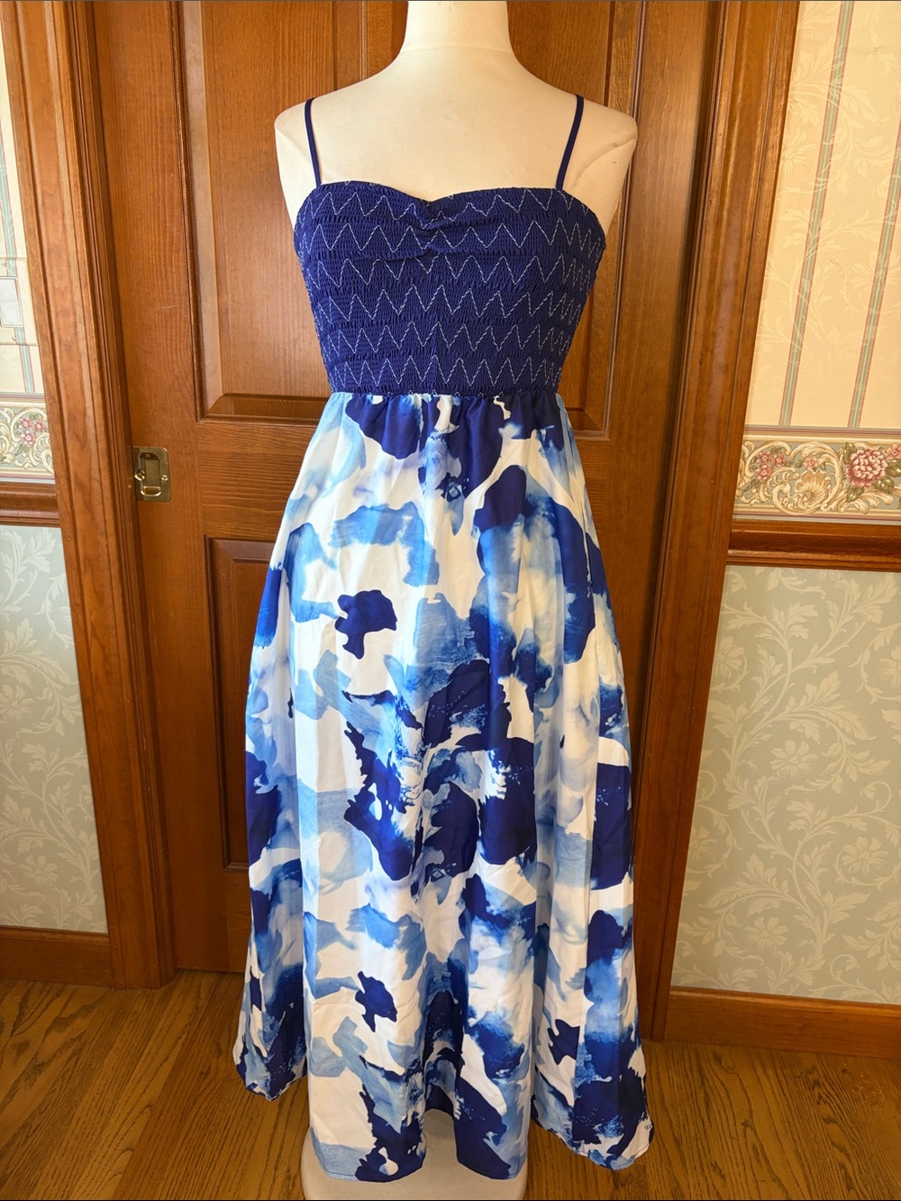 Navy Blue Spaghetti Strap Smocked Bodice Floral Maxi Dress. Women’s Size Small